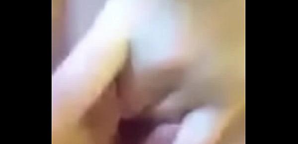  Hore play whit he&039;s pink pussy